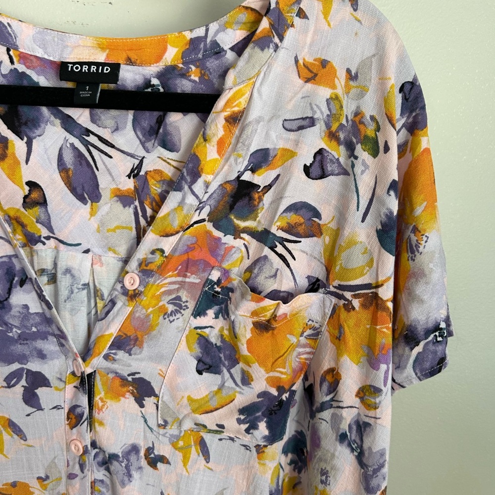 Torrid lightweight floral blouse in lavender and gold size 1 14